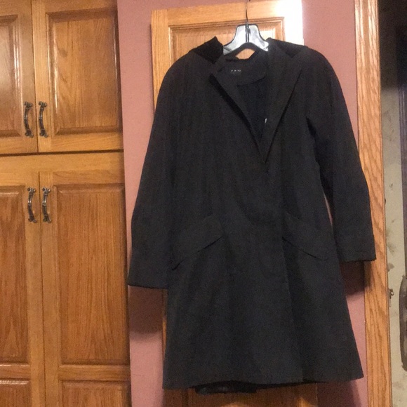 Gallery black coat with hood and zip out lining - Picture 8 of 15